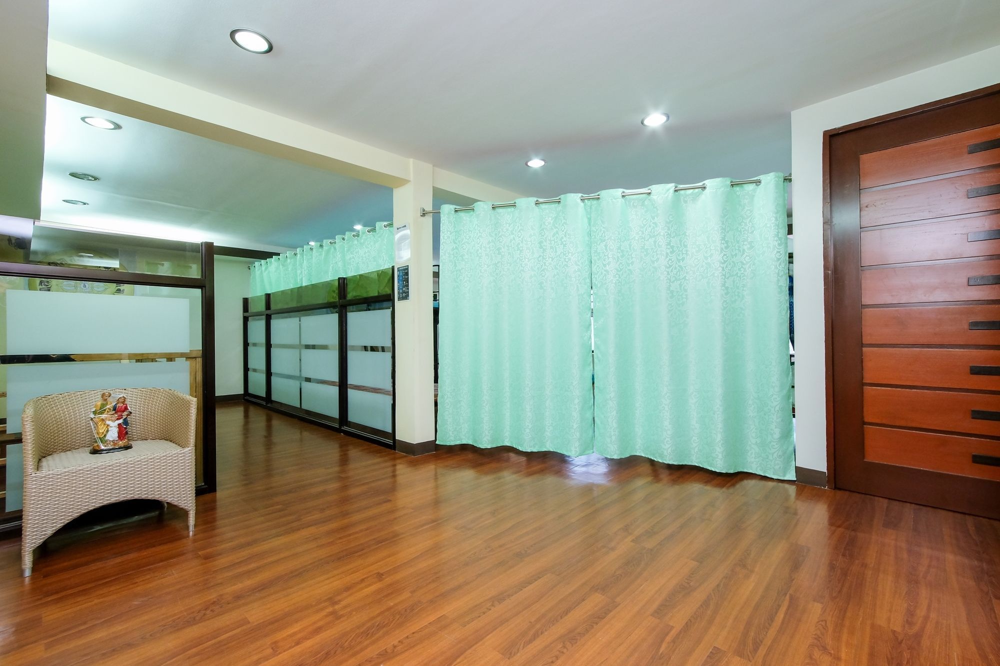 Zen Hostel Quirino Ave. Malate Manila Exterior photo
